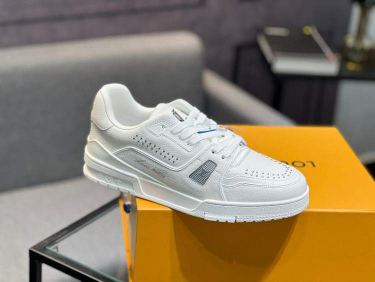 Picture of Louis Vuitton Shoes _SKULVsz35-45hnh020816236